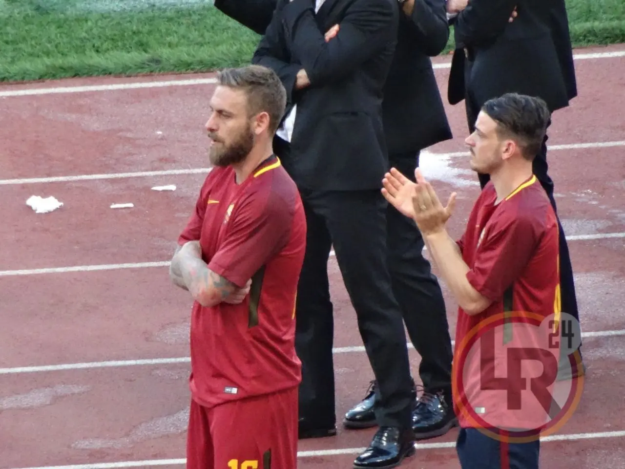 de rossi florenzi applausi lr24