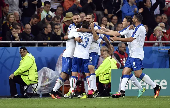 de rossi giaccherini gruppo esultanza 2 belgio italia