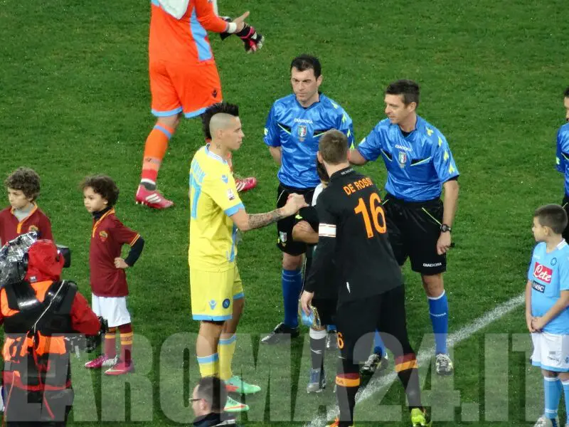 de rossi hamsik stretta di mano napoli roma ci 120214