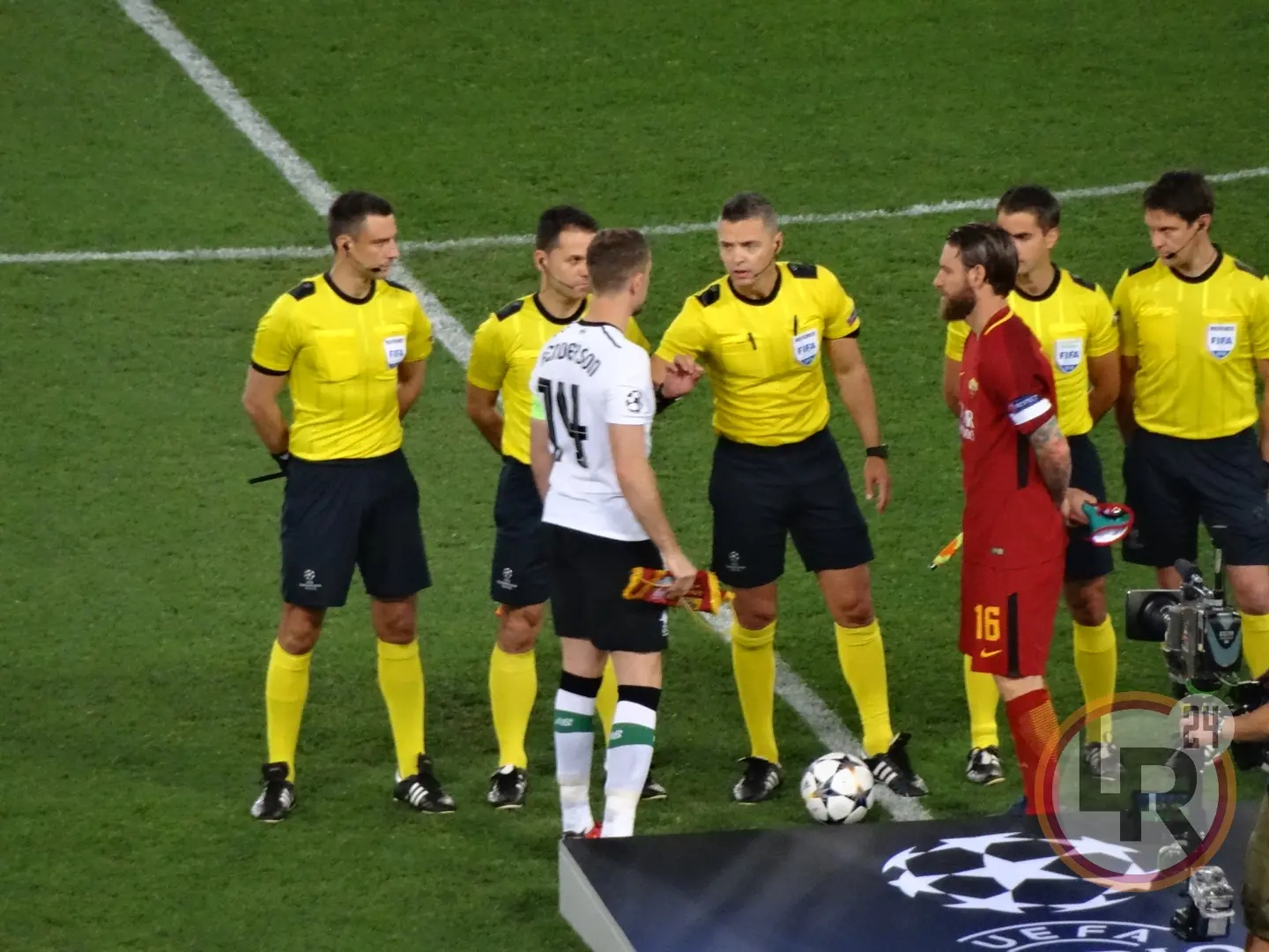 de rossi henderson skomina roma liverpool