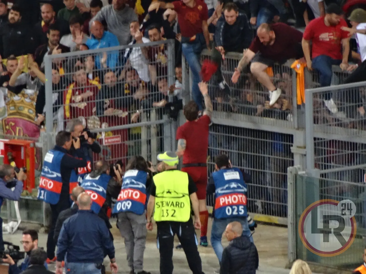 de rossi maglia tifosi