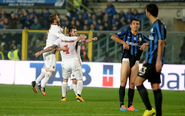 de rossi nainggolan pjanic esultano atalanta roma 22112014