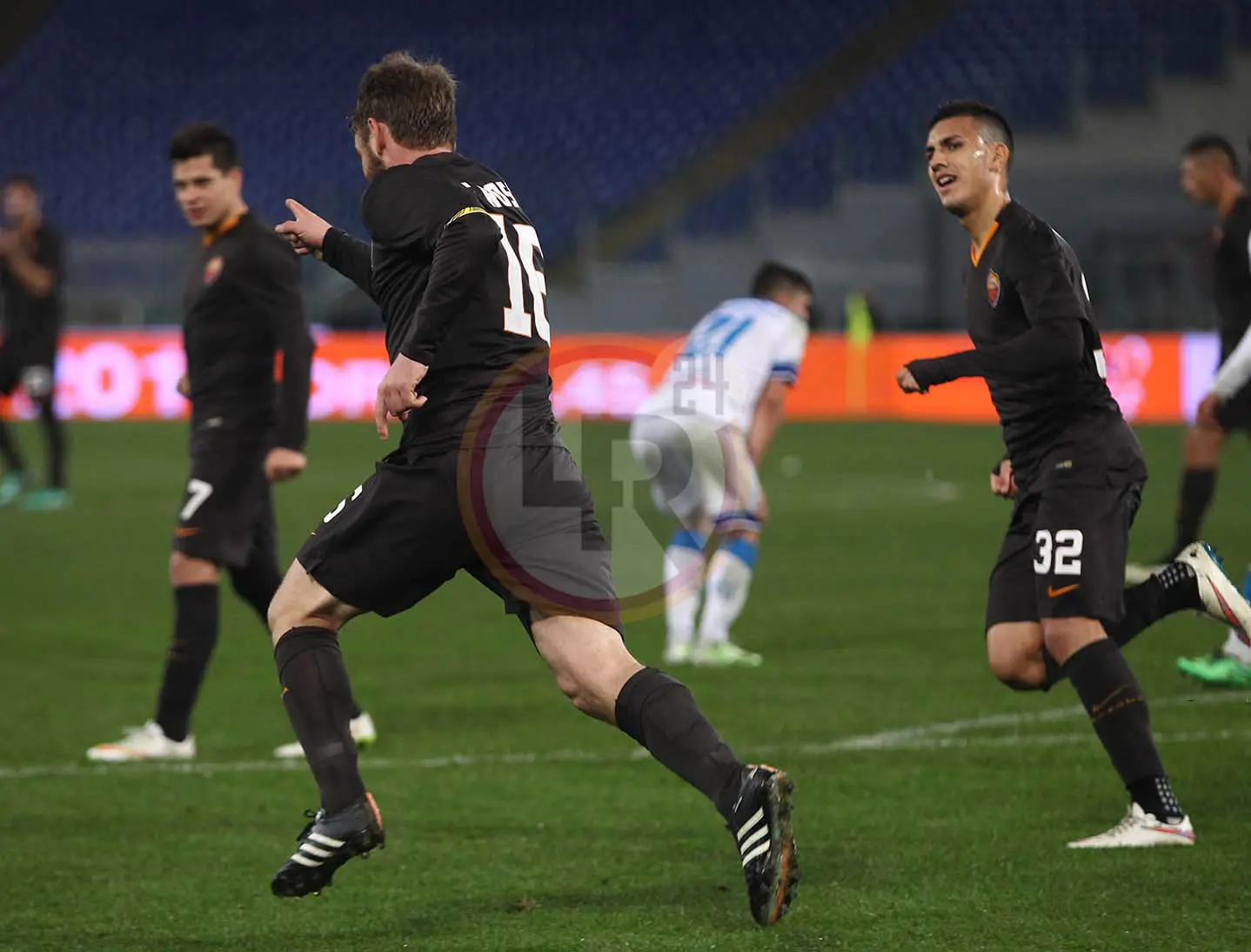 de rossi paredes spalle dopo rigore roma empoli 200115 mancini