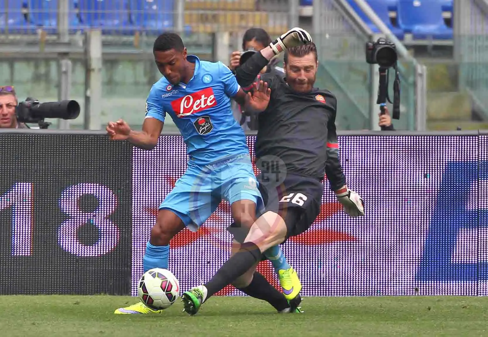 de sanctis uscita piedi roma napoli 040415 mancini