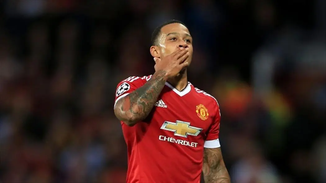 depay bacio esulta man united