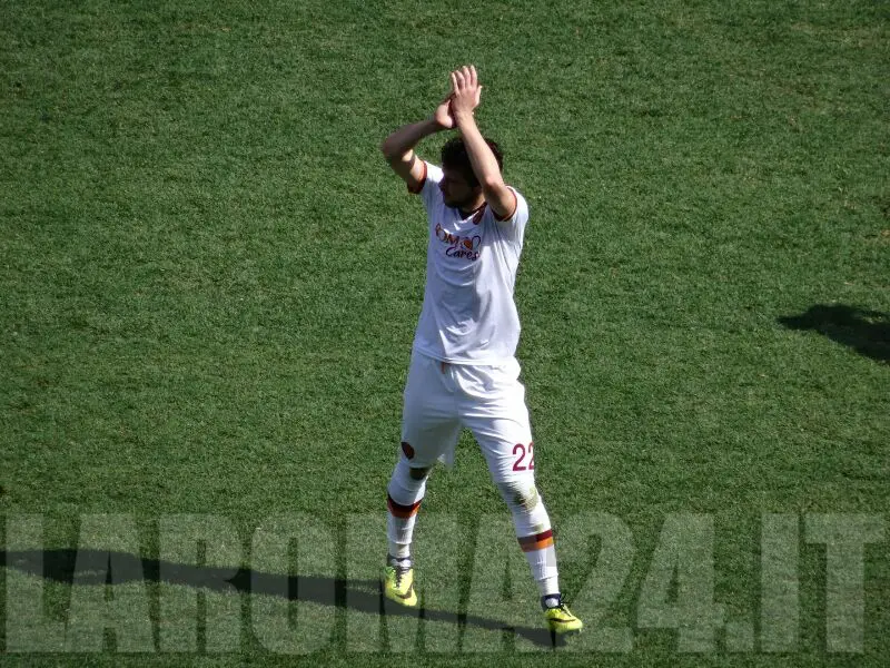 destro applaude
