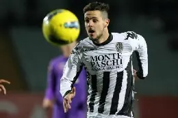 destro corre con pallone