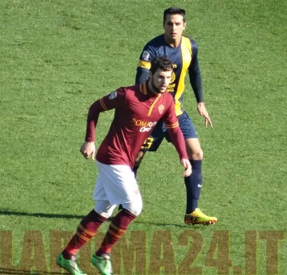 destro tutta figura
