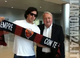 dibenedetto20con20tifoso20e20sciarpa20roma20a20miami20lr24204 4 11
