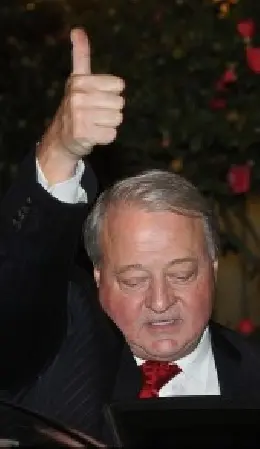 dibenedetto20pollice20ok20giacca20e20cravatta