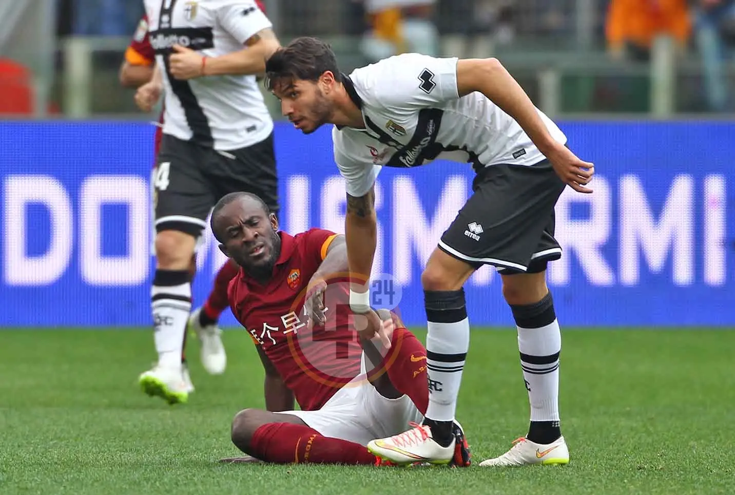 doumbia a terra foto gino roma parma 16022015