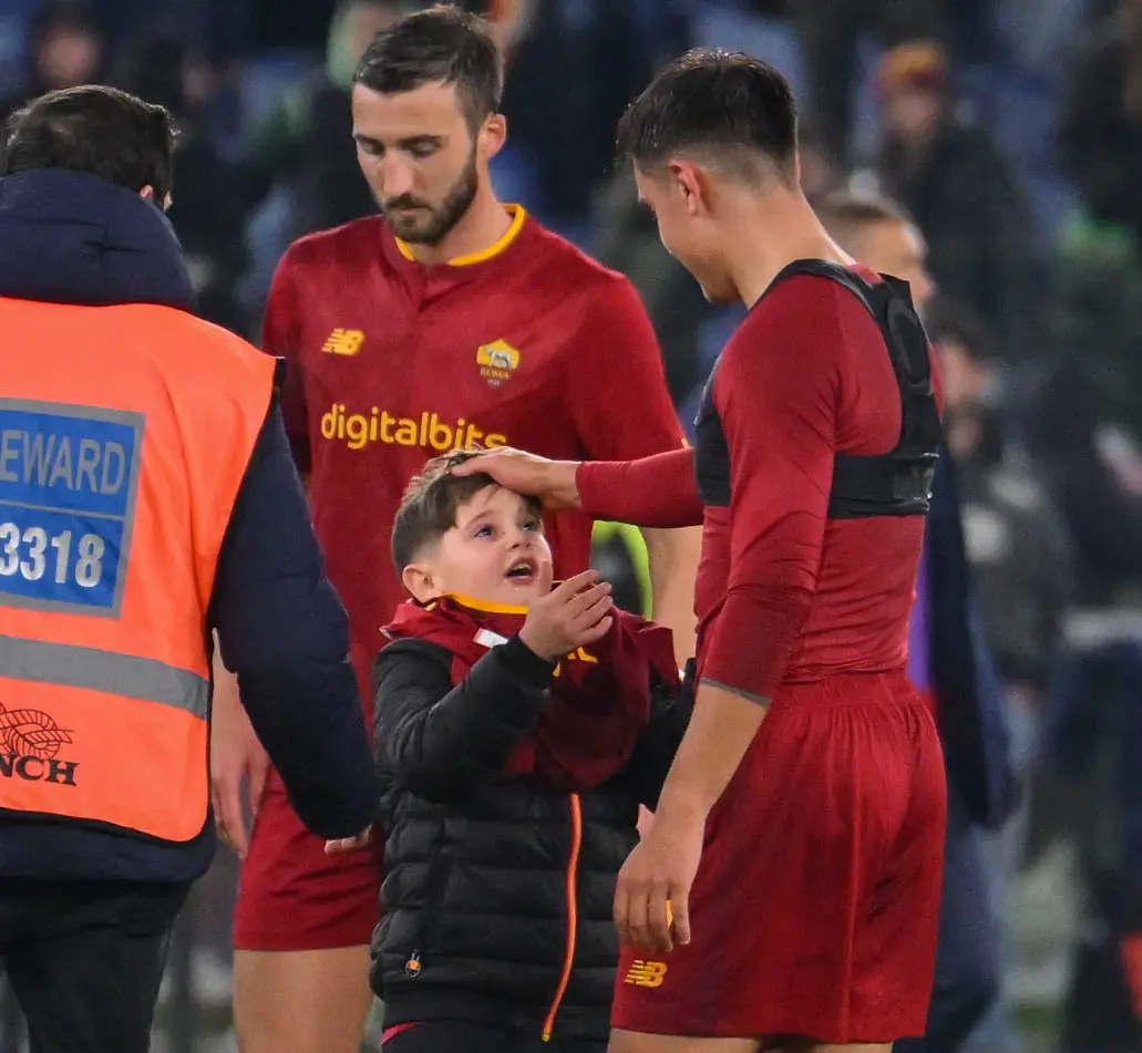 dybala e bambino roma genoa