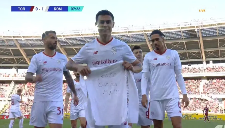 dybala esultanza maglia compleanno mamma torino roma