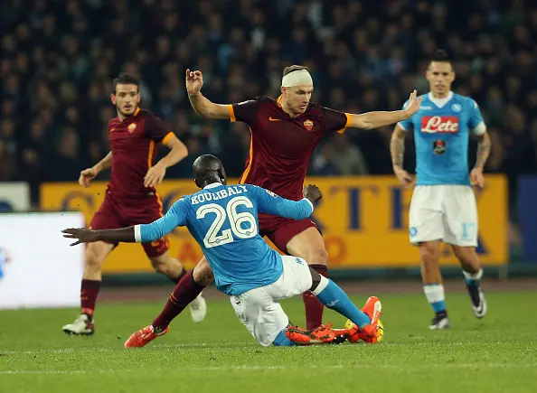 dzeko koulibaly scivolata napoli roma