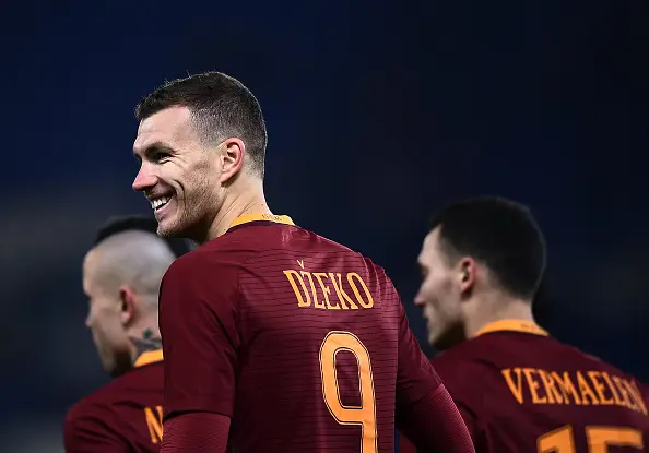 dzeko sorride spalle