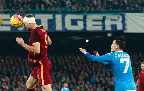 dzeko testa fasciata stacco napoli roma