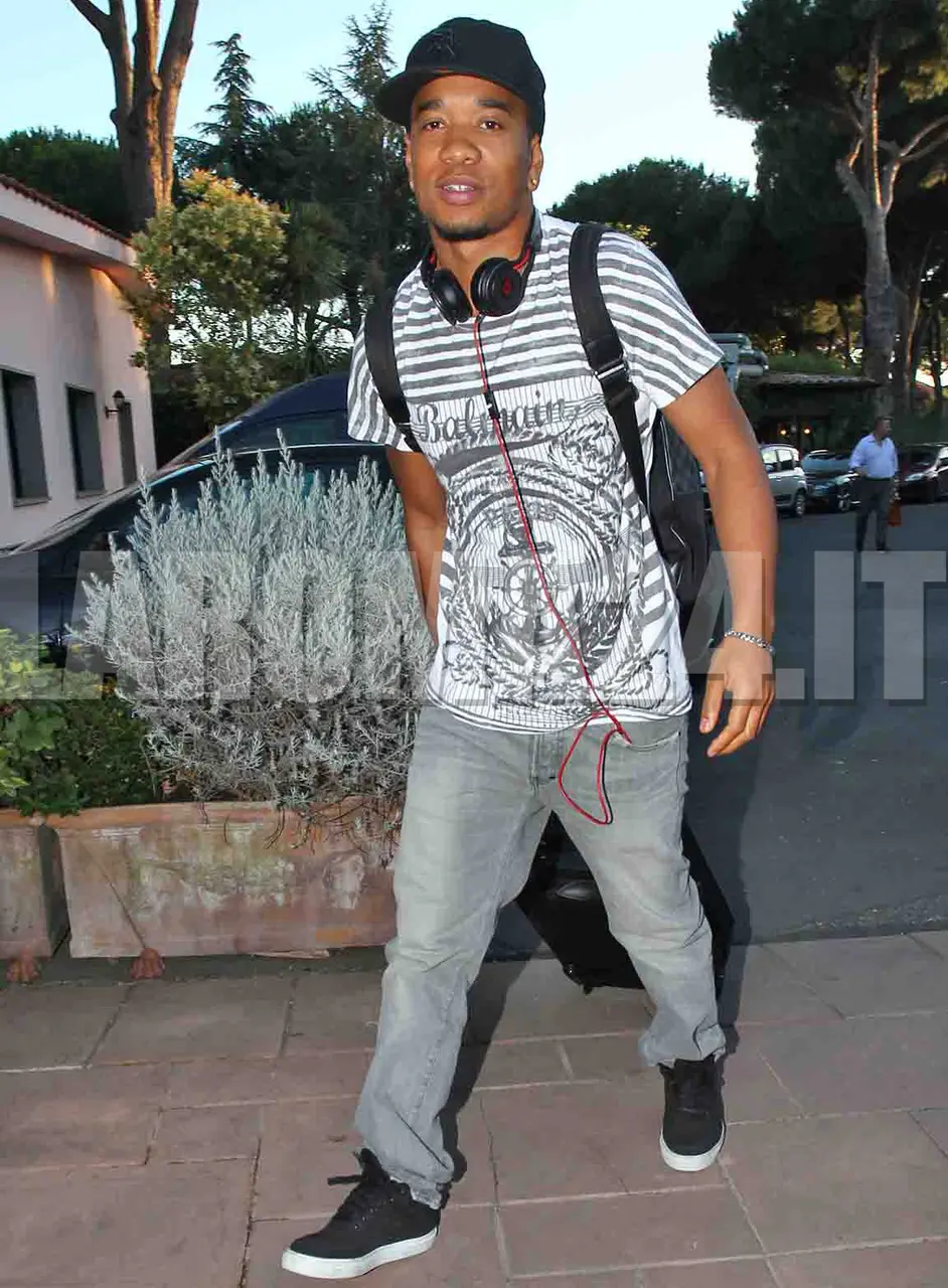 emanuelson tutta figura arrivo a roma mancini 1007141