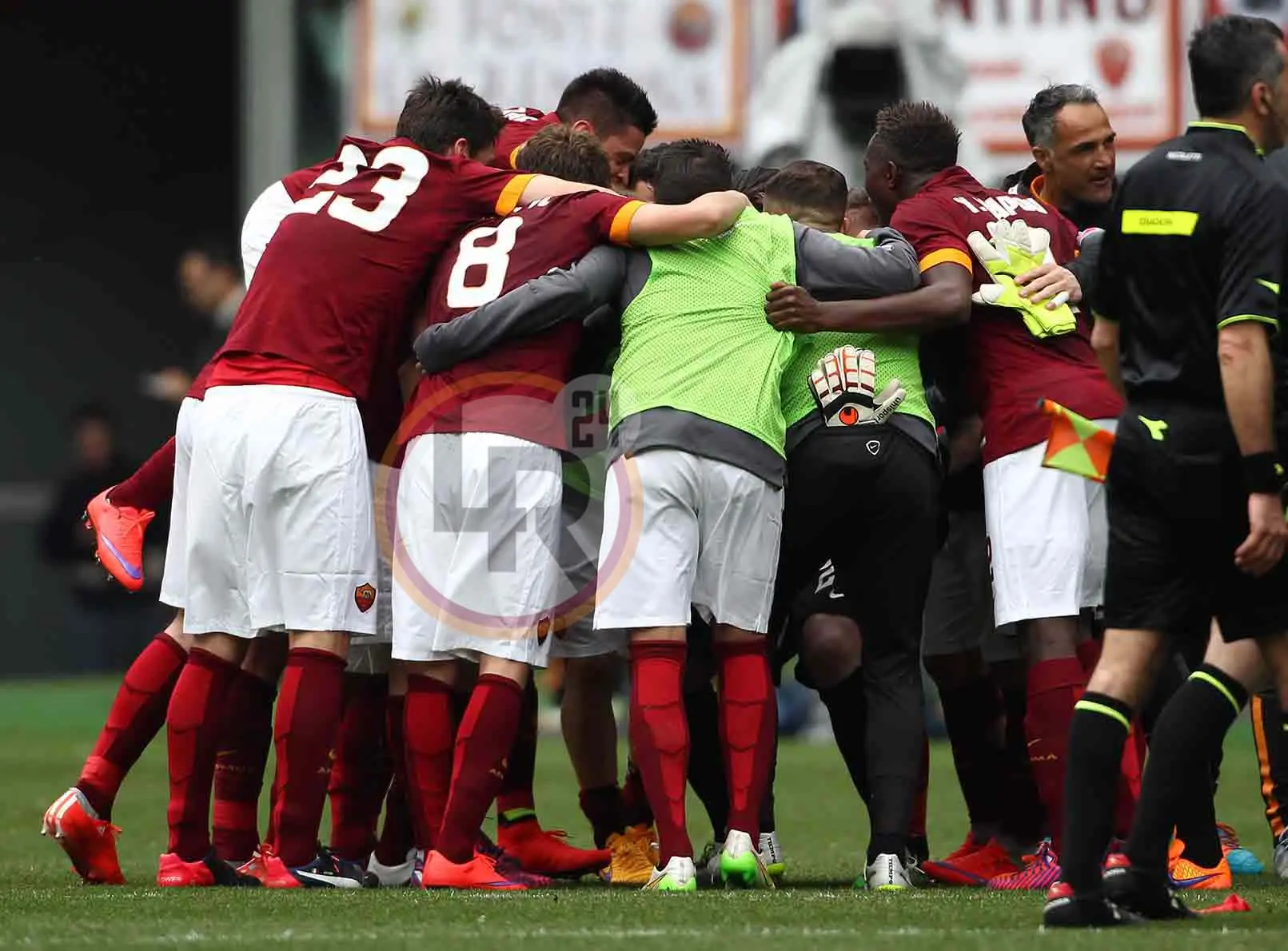 esultanza gruppo 2 roma napoli 040415 mancini