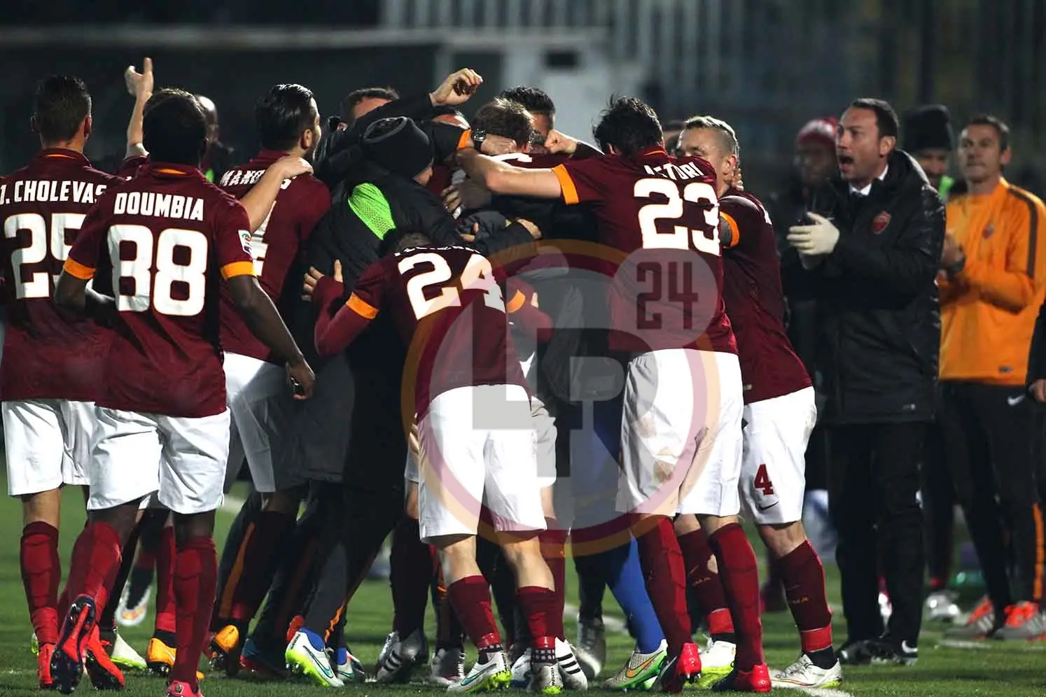 esultanza gruppo foto gino cesena roma 22032015