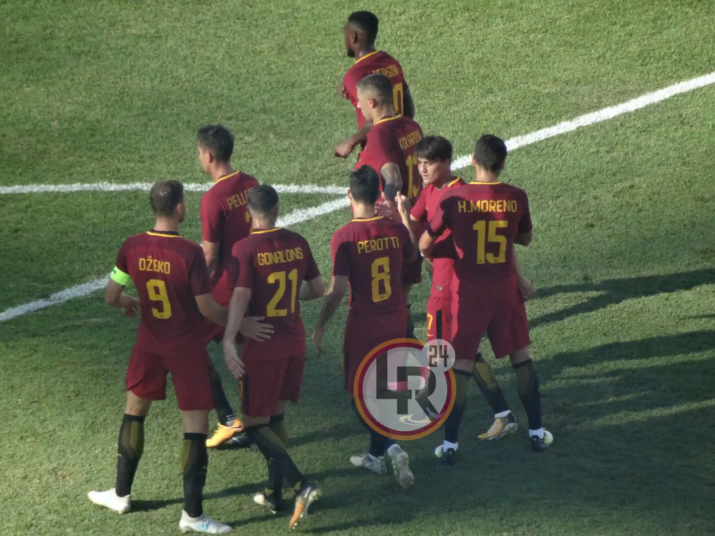 esultanza gruppo roma juve