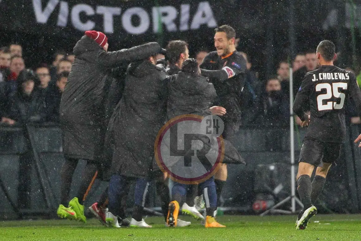 feyenoord roma gruppo festeggia gol ljajic lr24