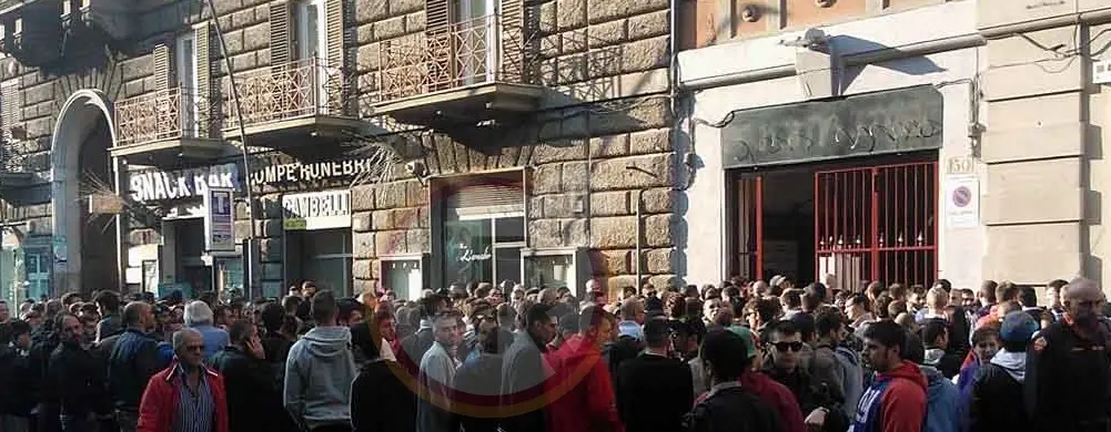 fila tifosi per biglietti roma bayern lr24