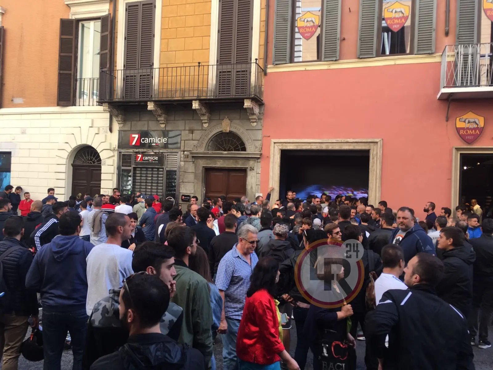 fila tifosi roma store via del corso qarabag roma