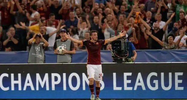 florenzi sfondo tifosi braccia larghe