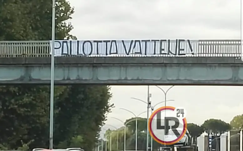 foto striscione pallotta