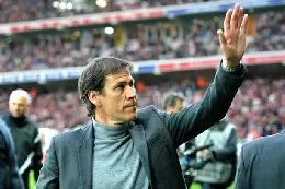 garcia saluta collo alto e giacca