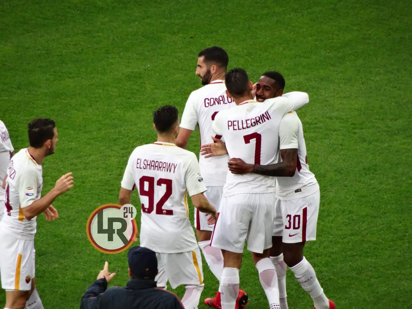 gerson abbraccio fiorentina roma