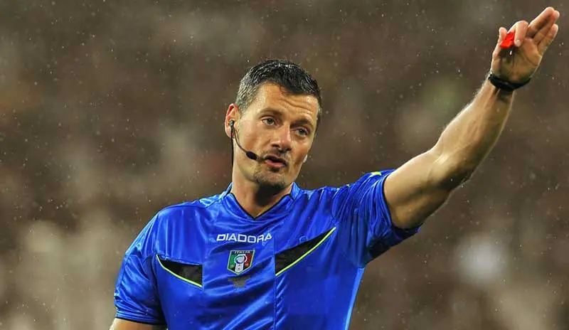 giacomelli arbitro maglia blu indica
