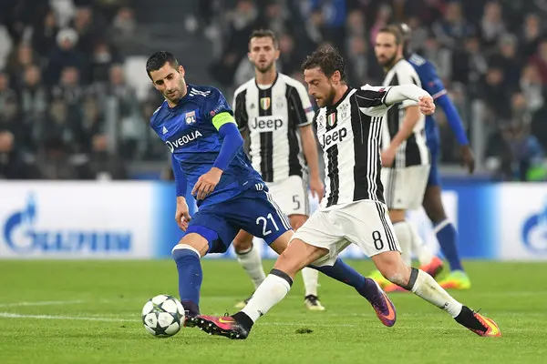 gonalons vs juventus