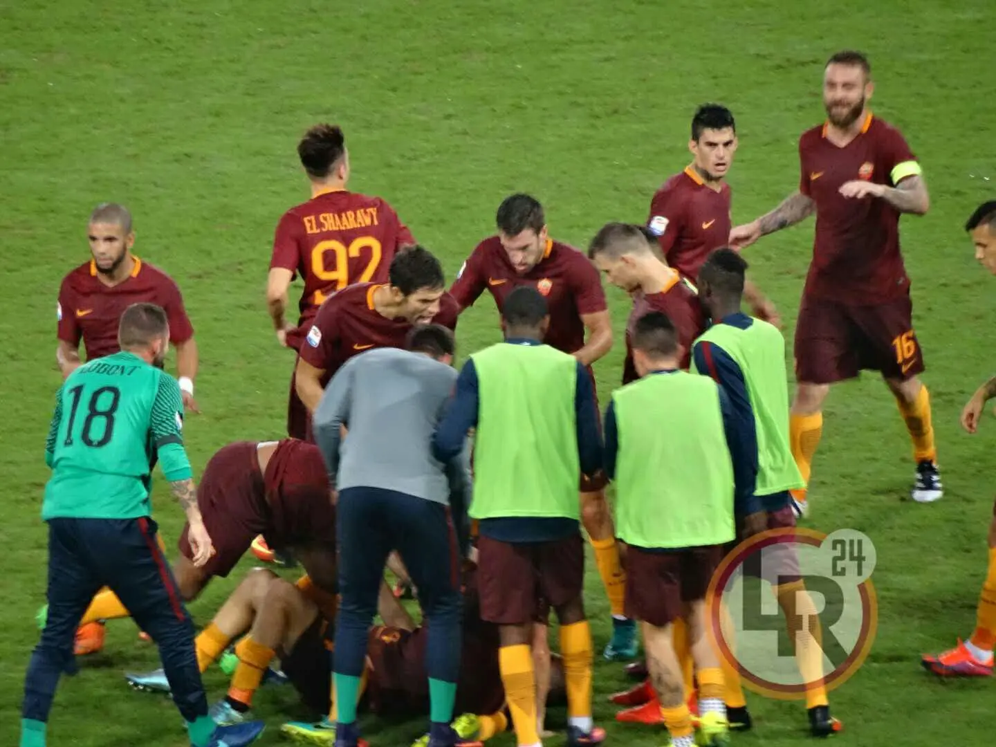gruppo esulta