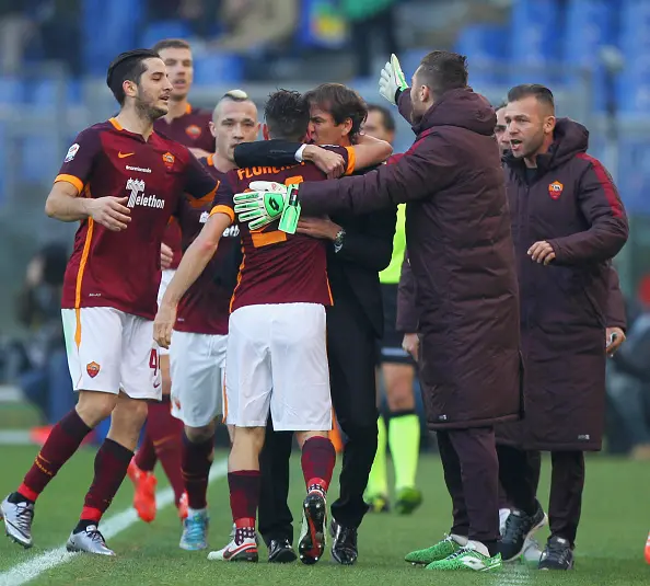 gruppo esulta abbraccio garcia roma genoa1