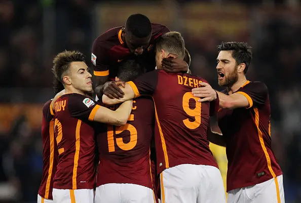 gruppo esulta gol nainggolan roma frosinone