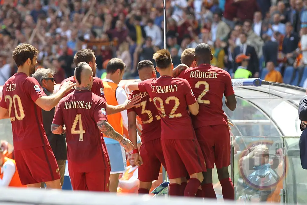 gruppo esultanza derby