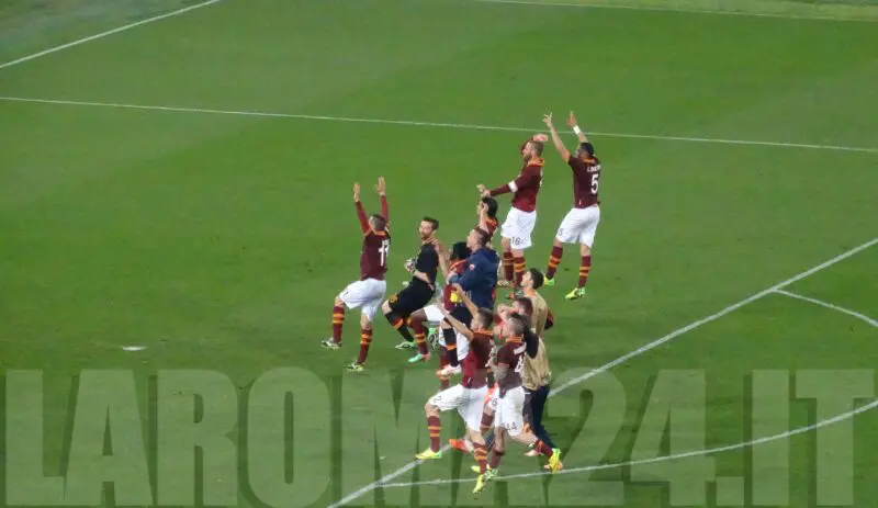 gruppo esultanza dir curva fine gara 2