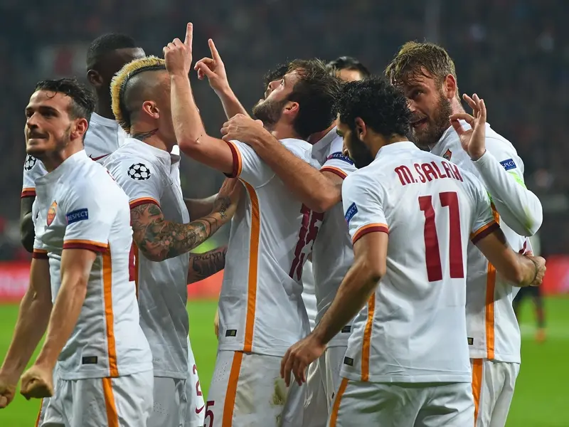 gruppo esultanza pjanic bayer roma
