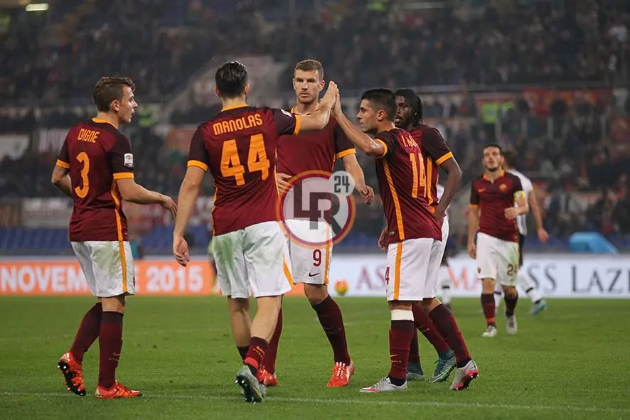gruppo festeggia gol roma udinese lr24