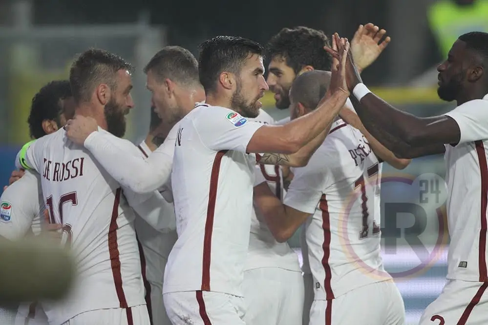 gruppo roma esulta atalanta mancini