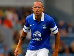 heitinga everton mezza figura