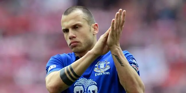 heitinga everton