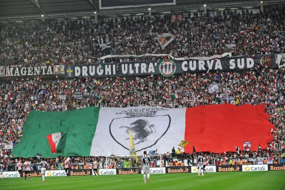 il tricolore in curva