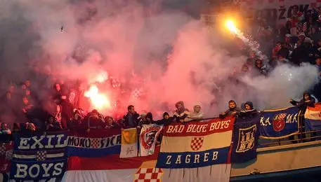 italia croazia san siro fumogeni