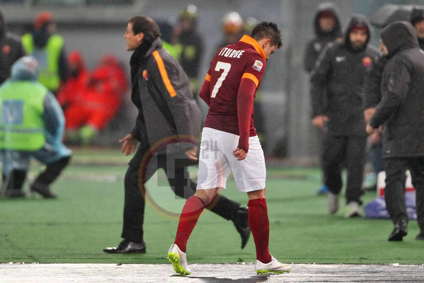 iturbe esce dal campo 310115 mancini