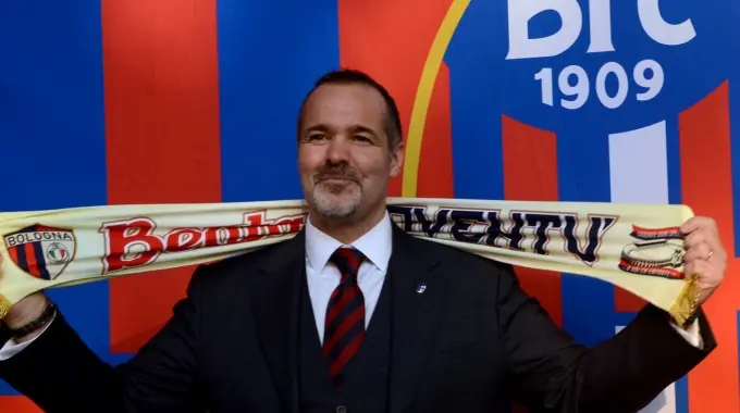 joey saputo con la sciarpa del bologna