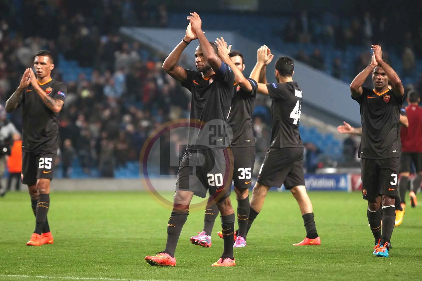keita squadra applausi