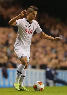 lamela tottenham palla europa league