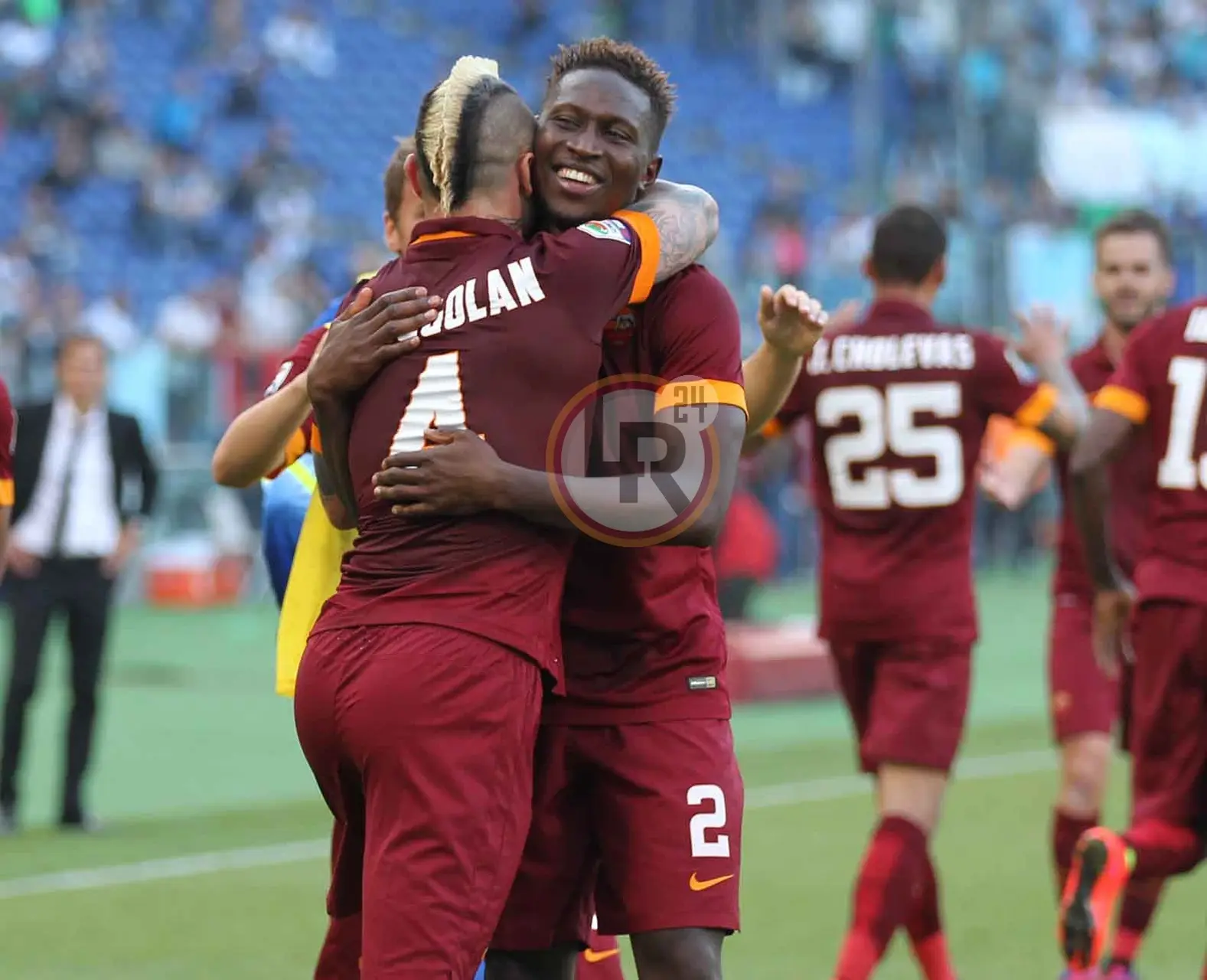 lazio roma yanga mbiwa nainggolan esultanza derby lr24